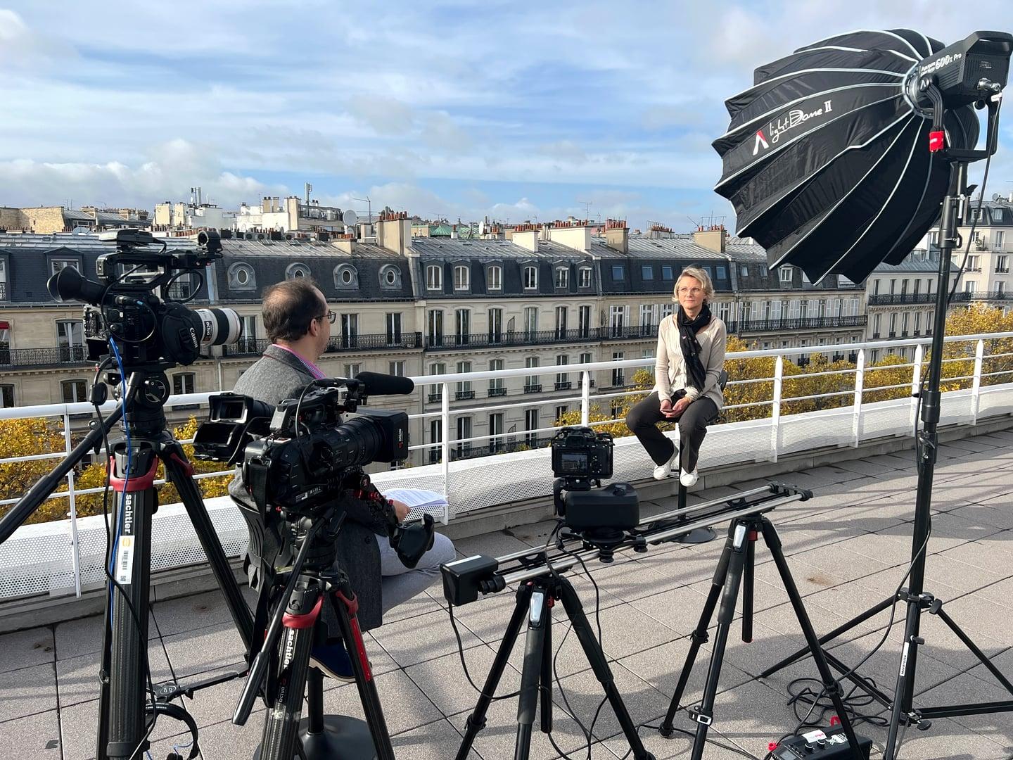 تراس المقابلة — إعداد متعدد الكاميرات